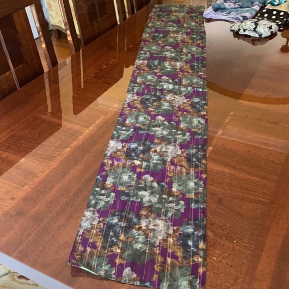 Lovely designer floral pattern multicolored scarf - Picture 3 of 10